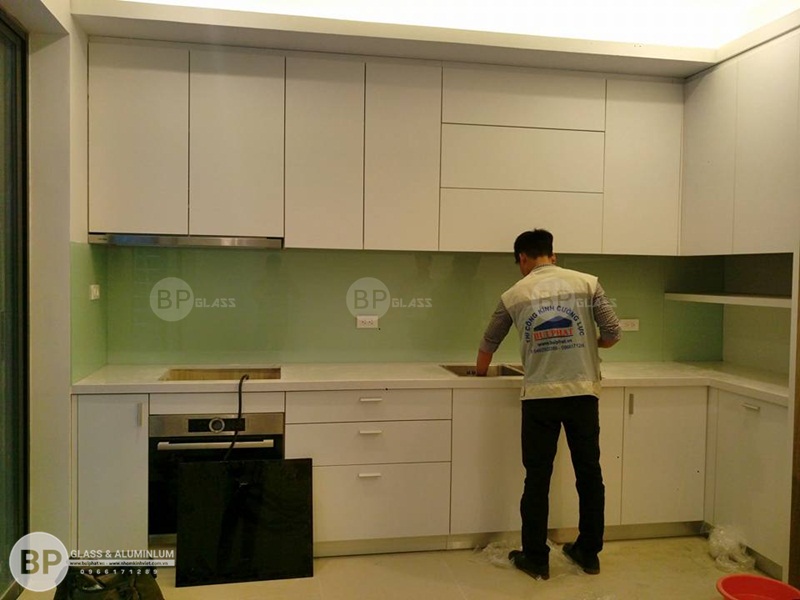 Lắp kính bếp anh Thuận số 9 Nhà Vườn 10 Kđt Yên Xá